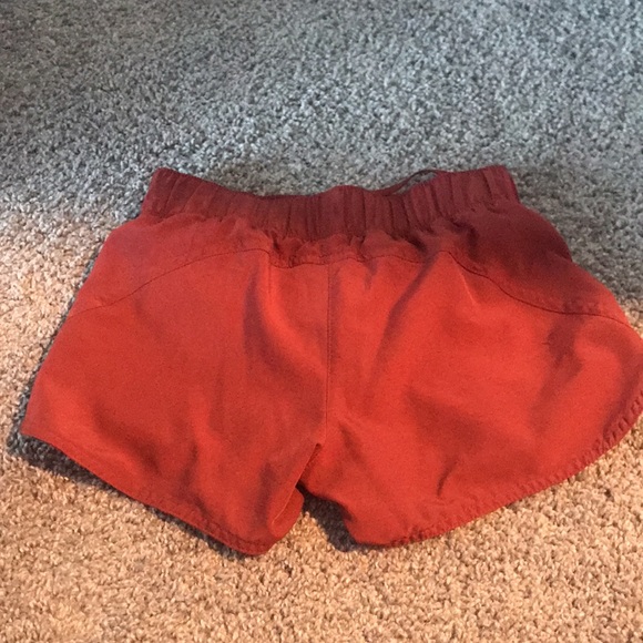 Old navy active Burgundy athletic shorts - Picture 2 of 2